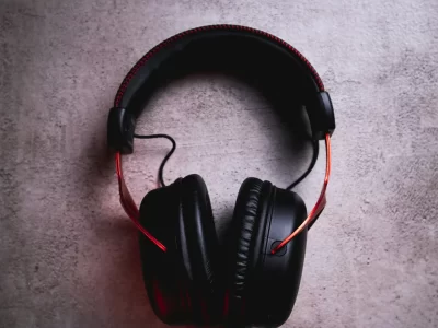 אוזניות וניטור