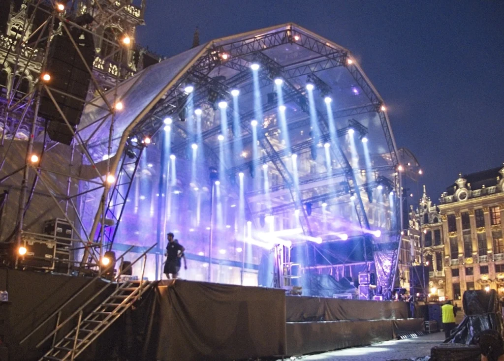 אל טראס (Layher Allround): מדריך למערכת המודולרית לבמות ולמבנים